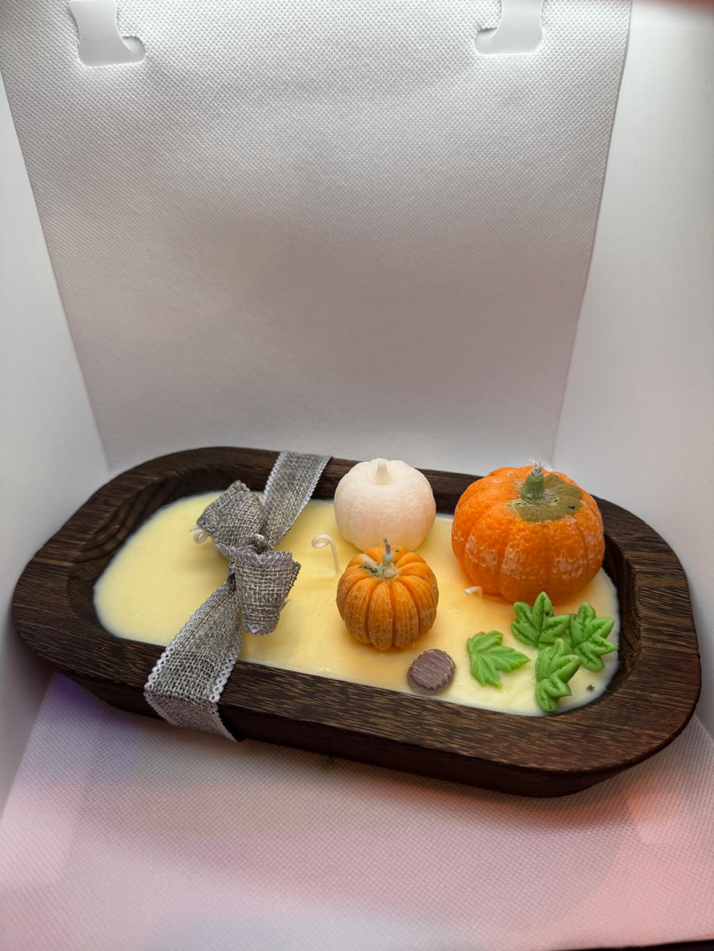 Calabazas en cuenco de madera