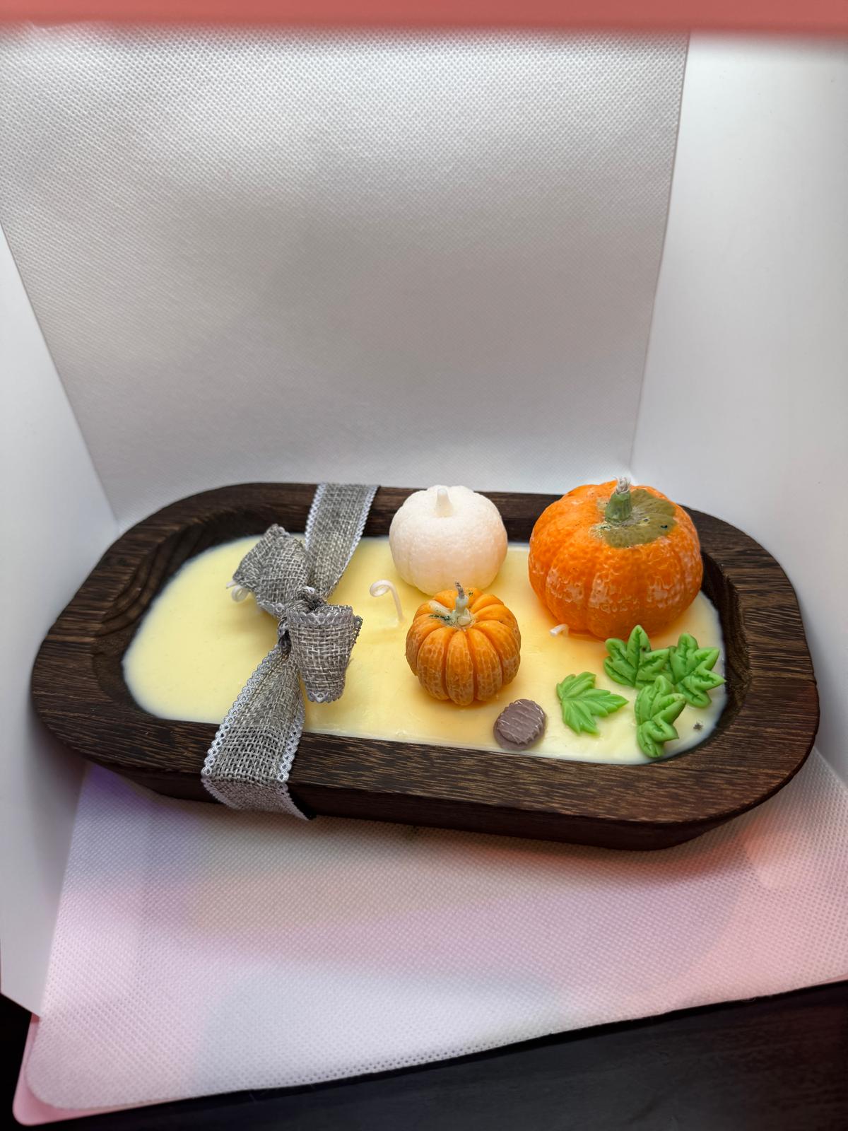 Calabazas en cuenco de madera
