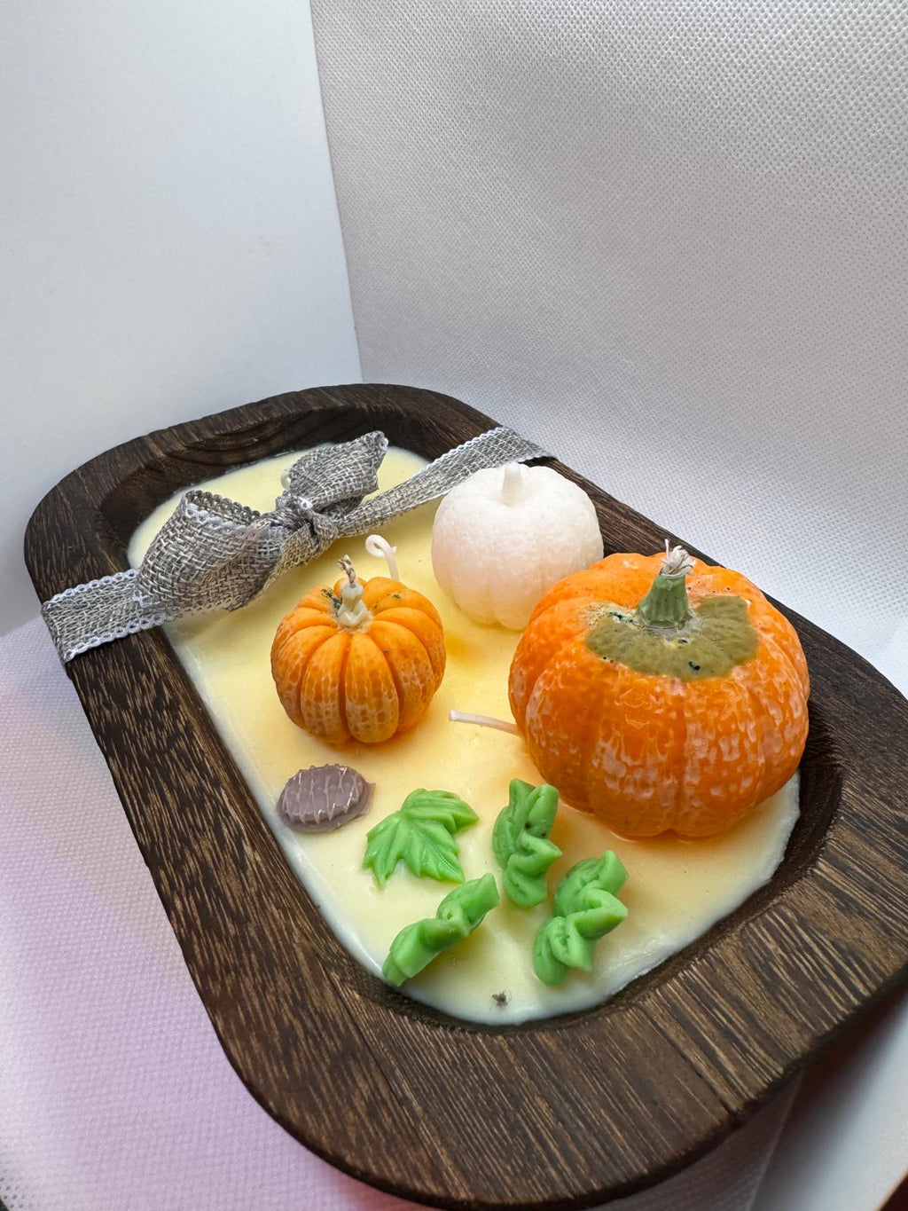 Calabazas en cuenco de madera